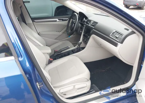 2017 Volkswagen Passat 1.8T R-Line из США, поврежденный, VIN 1VWDT7A36HC044926